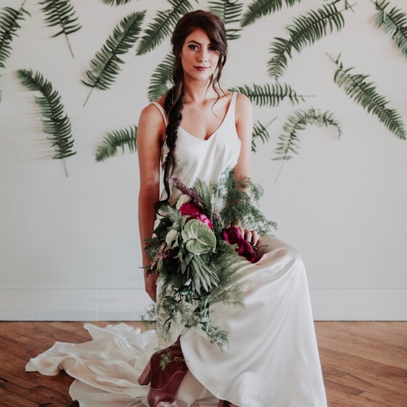 Welcome to my closet!💗 - Picture 3 of 6